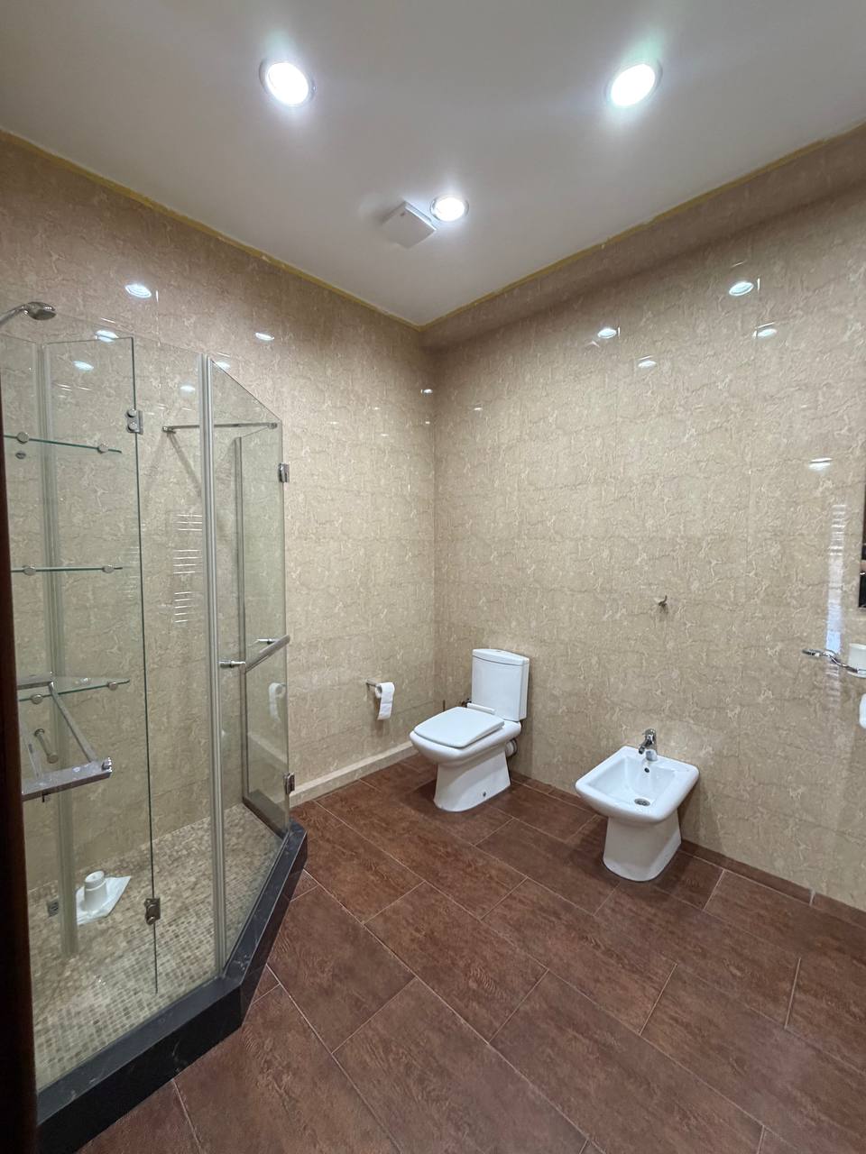 Сдается в аренду отдельно стоящее 4-х уровневое здание