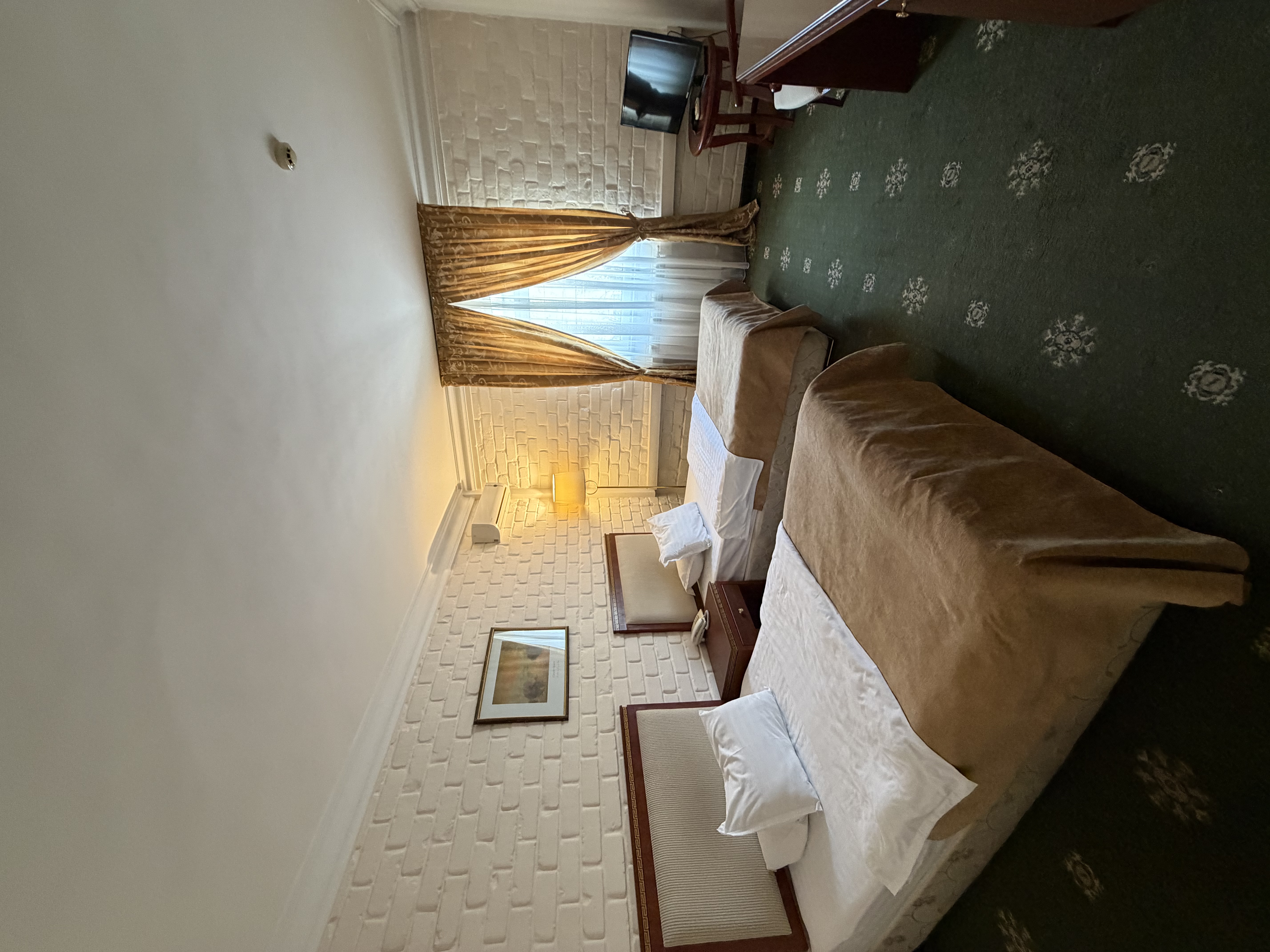 Продаётся действующая гостиница в Яккасарайском районе