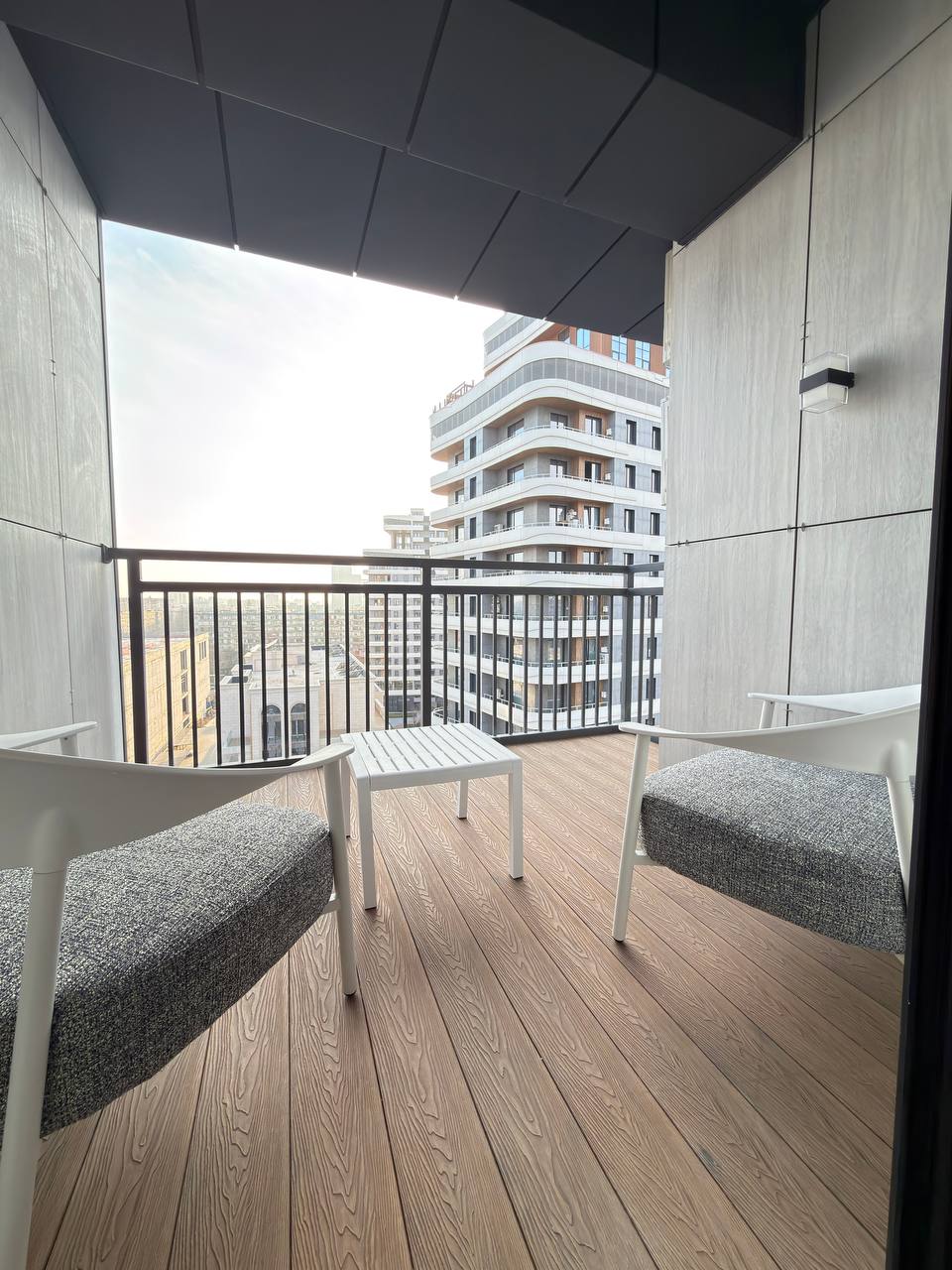 Стильная квартира с дизайнерским ремонтом и мини-террасой в ЖК Green Island