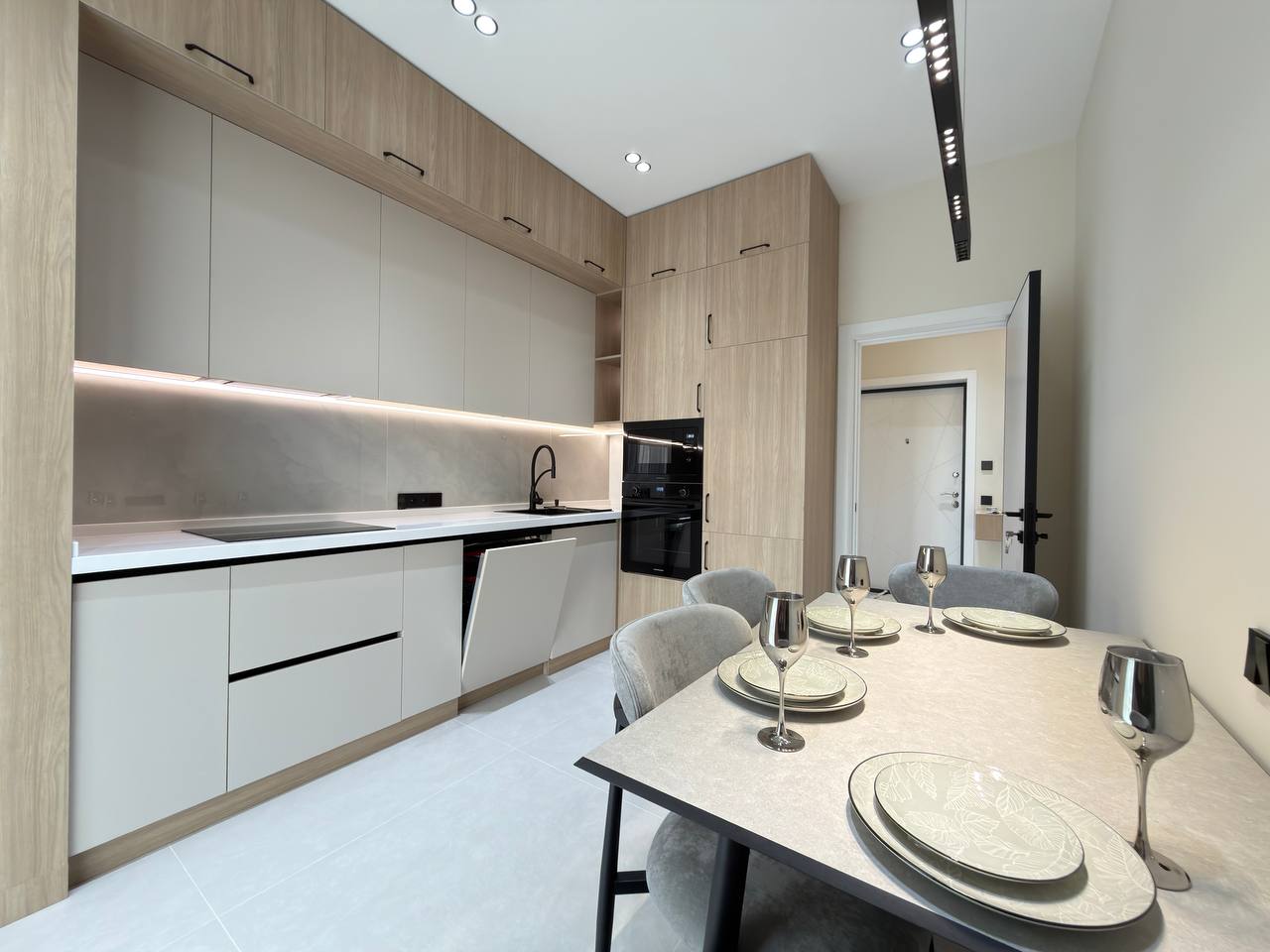 Стильная квартира с дизайнерским ремонтом и мини-террасой в ЖК Green Island