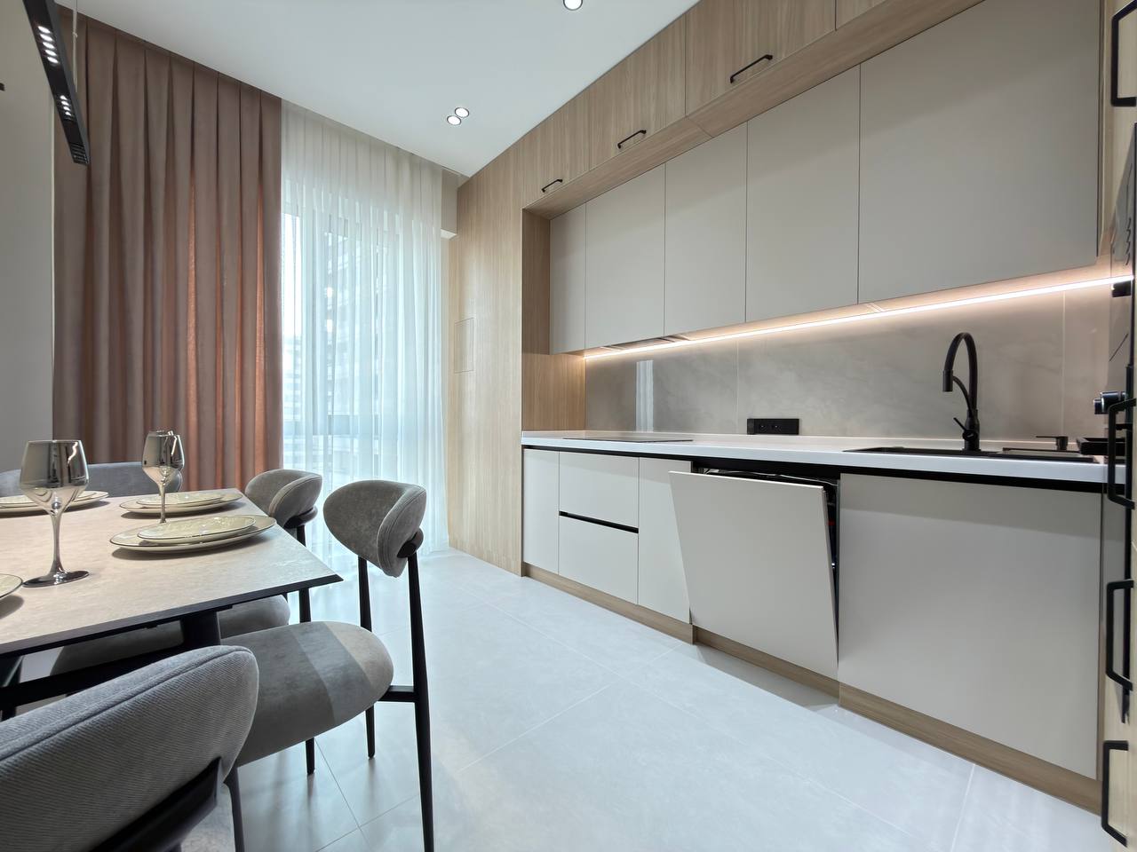 Стильная квартира с дизайнерским ремонтом и мини-террасой в ЖК Green Island