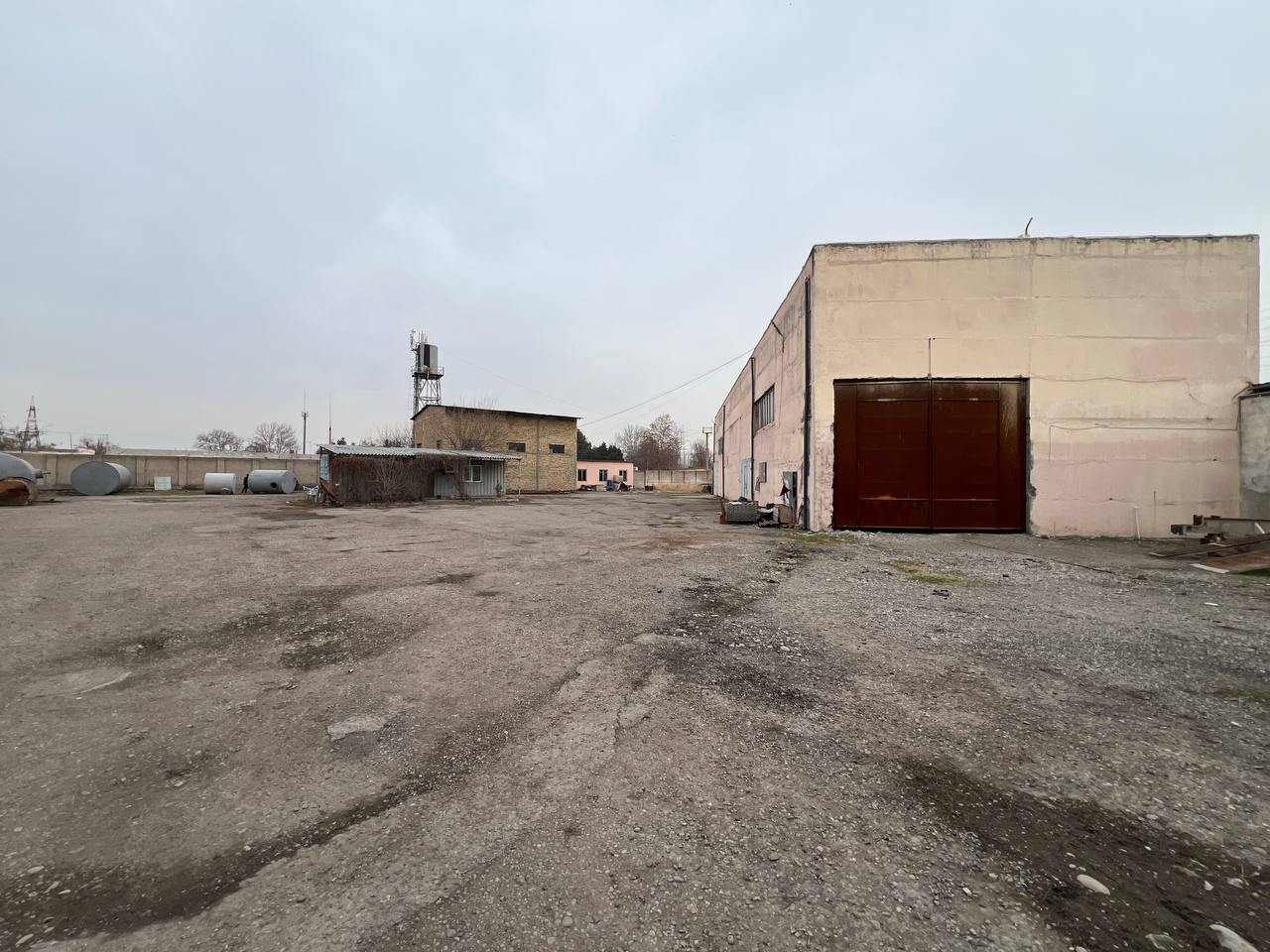 Toshkentda baza sotiladi — ishlab chiqarish, ombor va logistika uchun tijorat ko‘chmas mulki