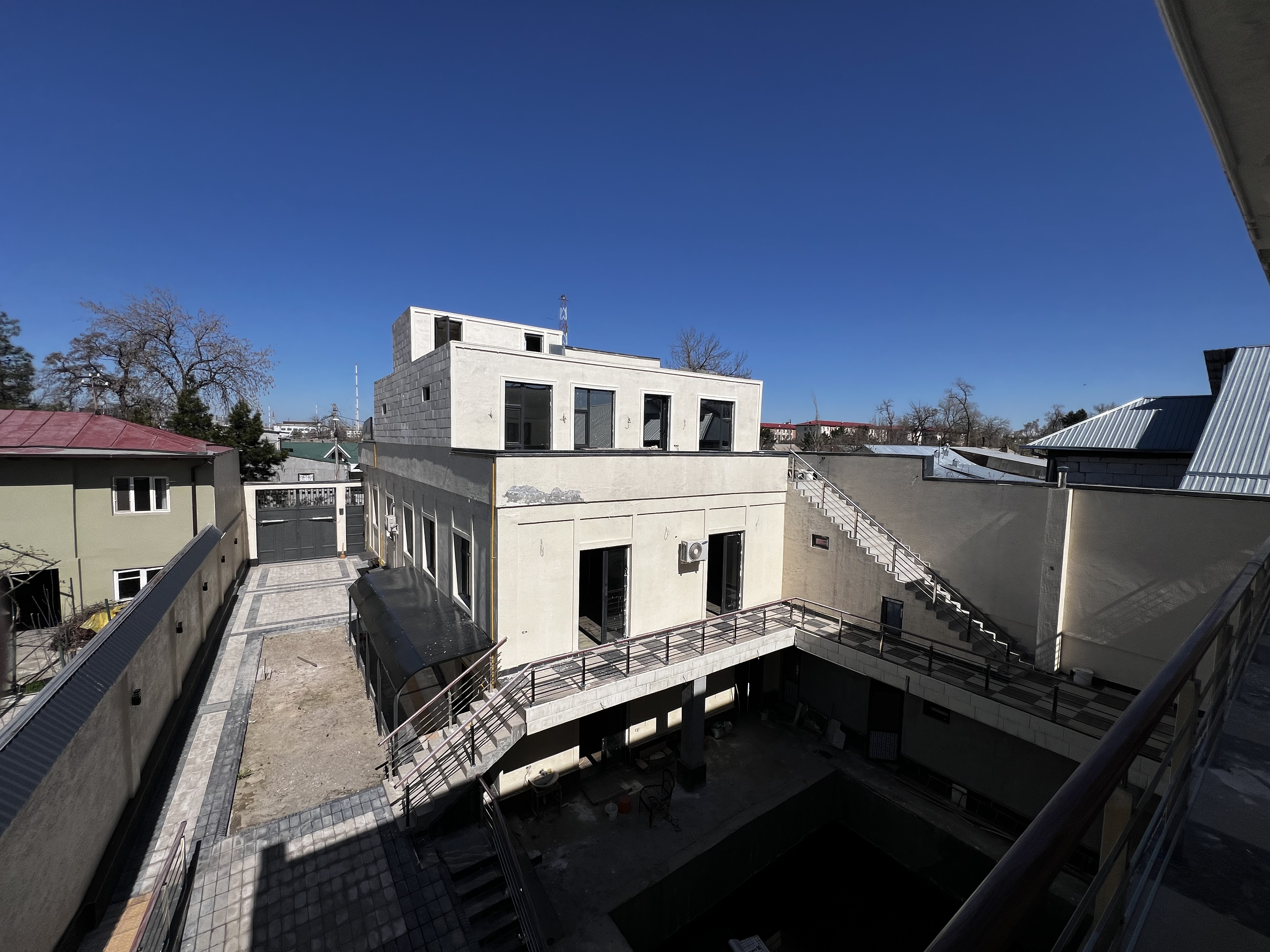 Building for a Hotel in Yashnabad District