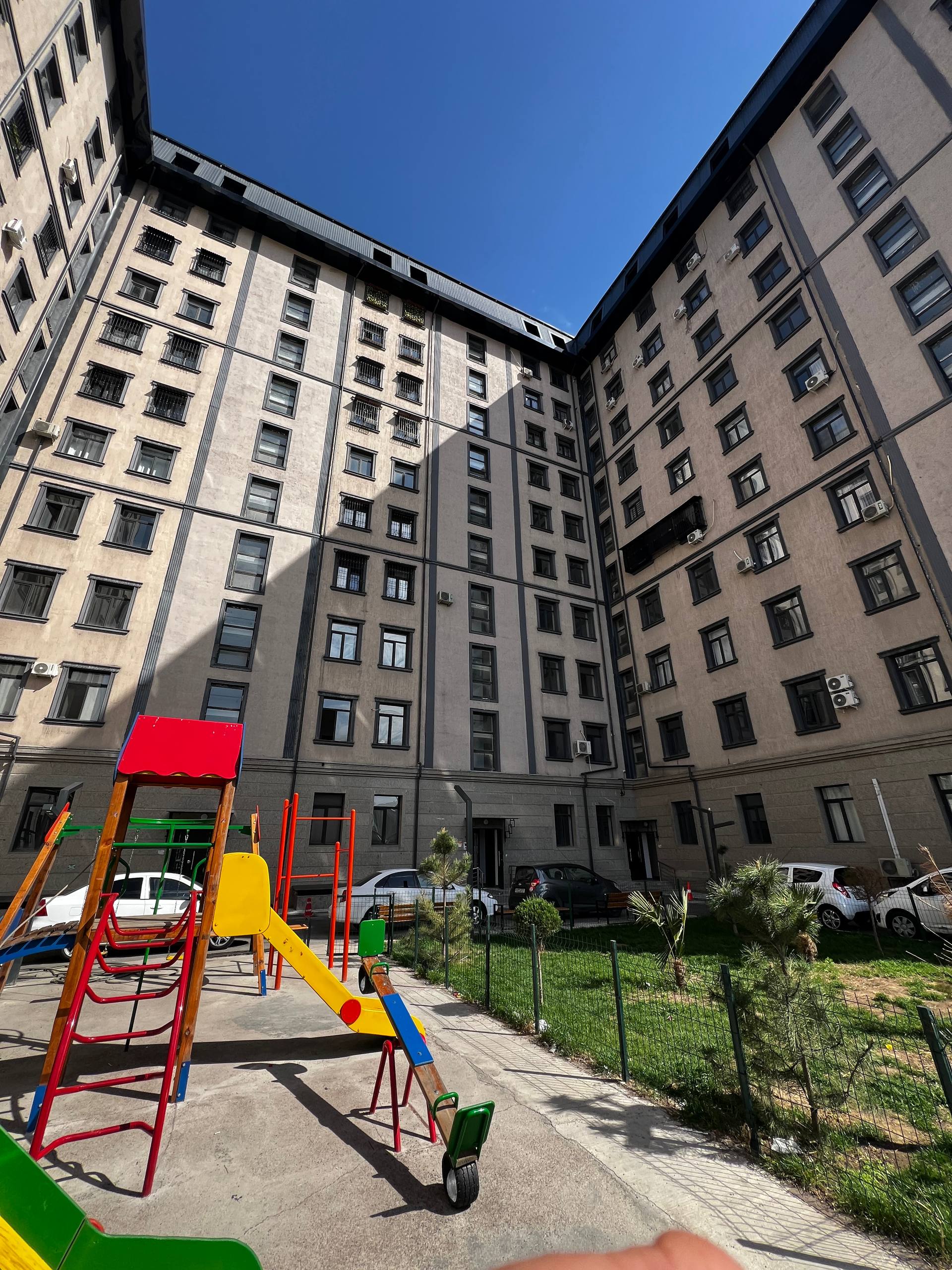 Obinazir JK yangi qurilishida 3 xonali kvartira