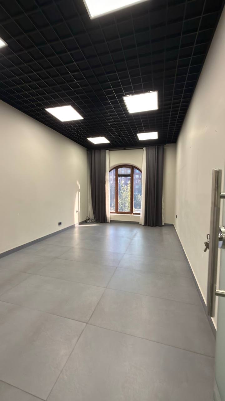 Commercial space for rent in the city center on the first line