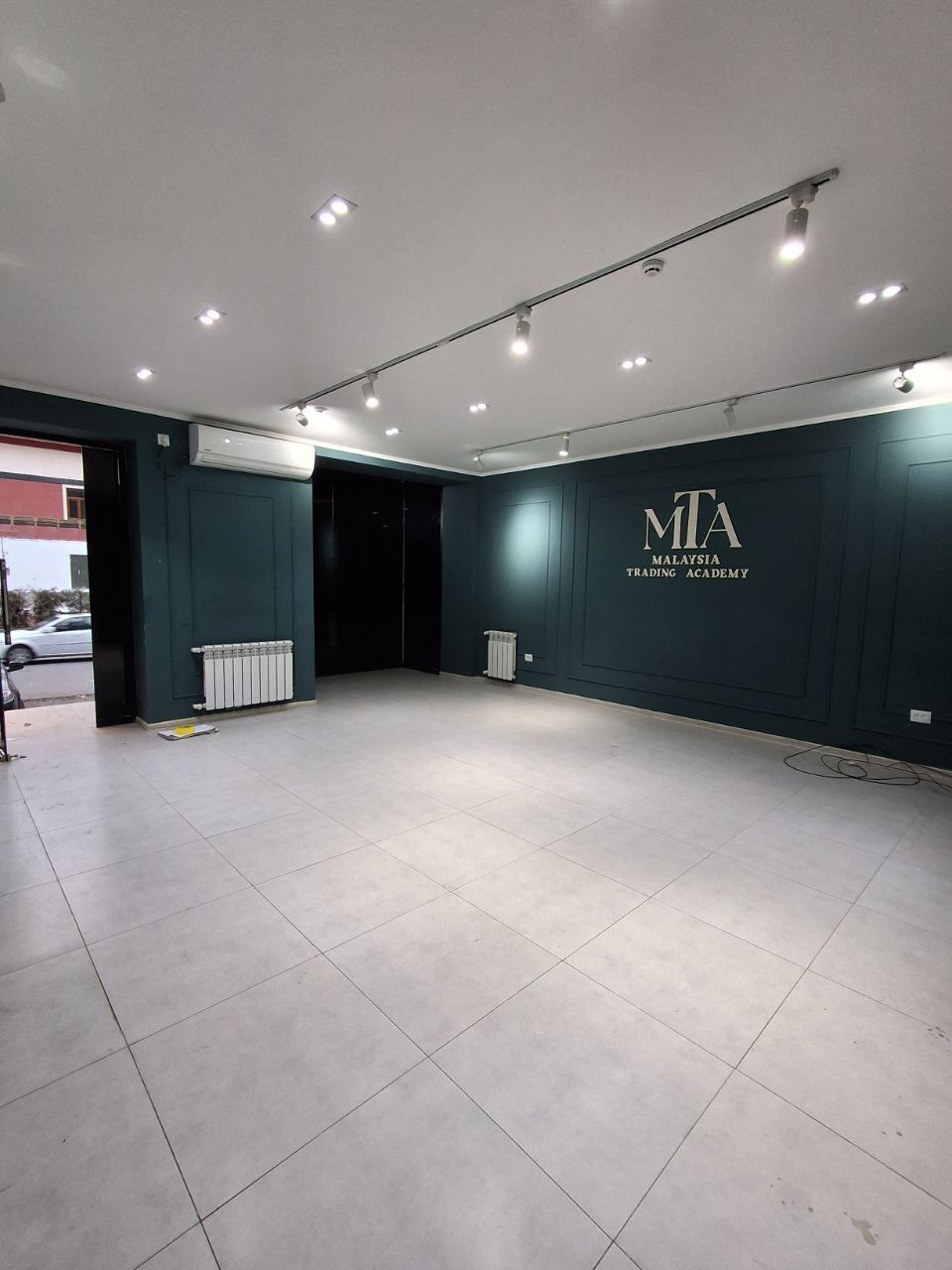 Non-residential premises for rent in C2, 2nd line along the road