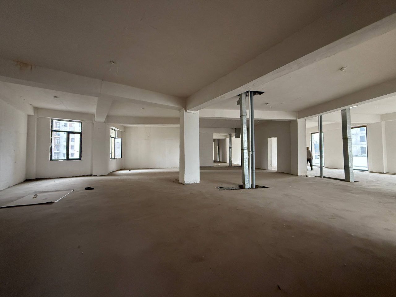 Commercial premises for sale along the road, Kukcha