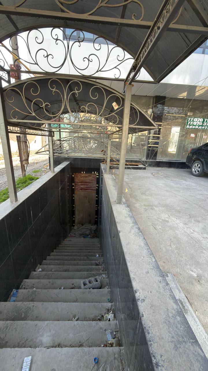 Jiguli bar yonida alohida turuvchi bino ijaraga beriladi