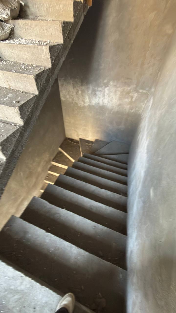 Jiguli bar yonida alohida turuvchi bino ijaraga beriladi