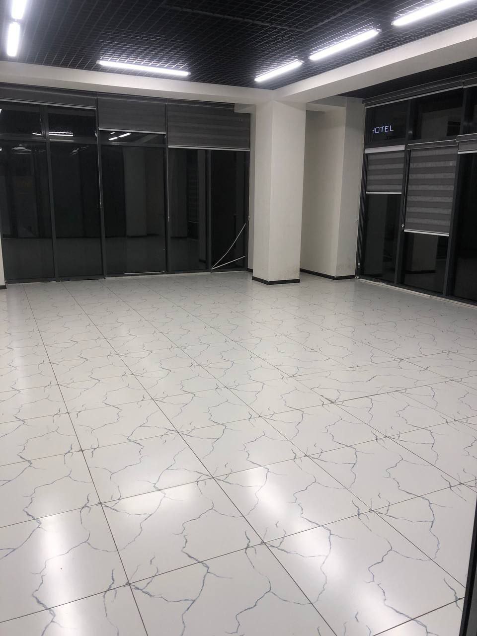 Building for rent on the 1st line, Muqimiy