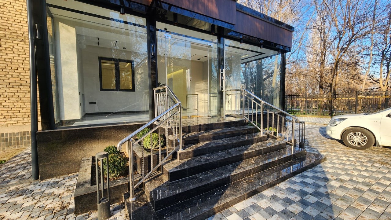 C-1 Commercial Space 102 m² for Any Business, 1st Floor