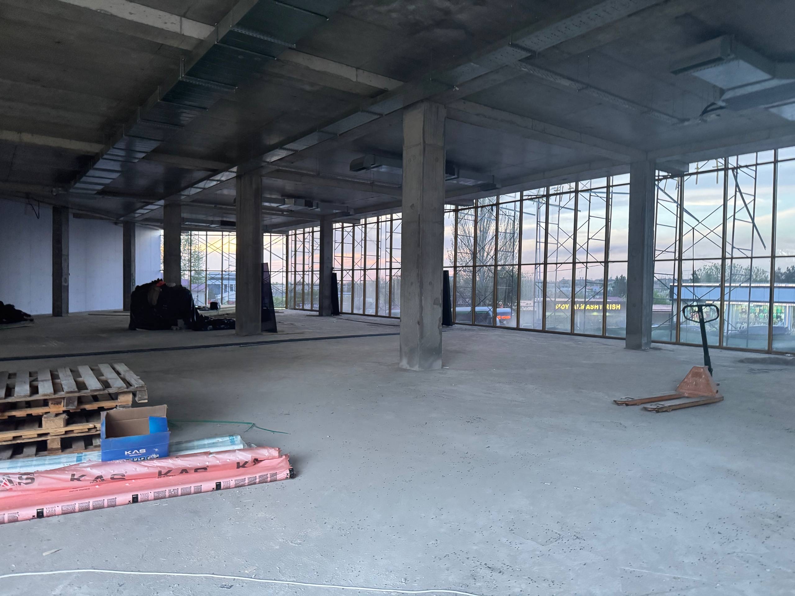 1st line commercial lease 3,000 m2