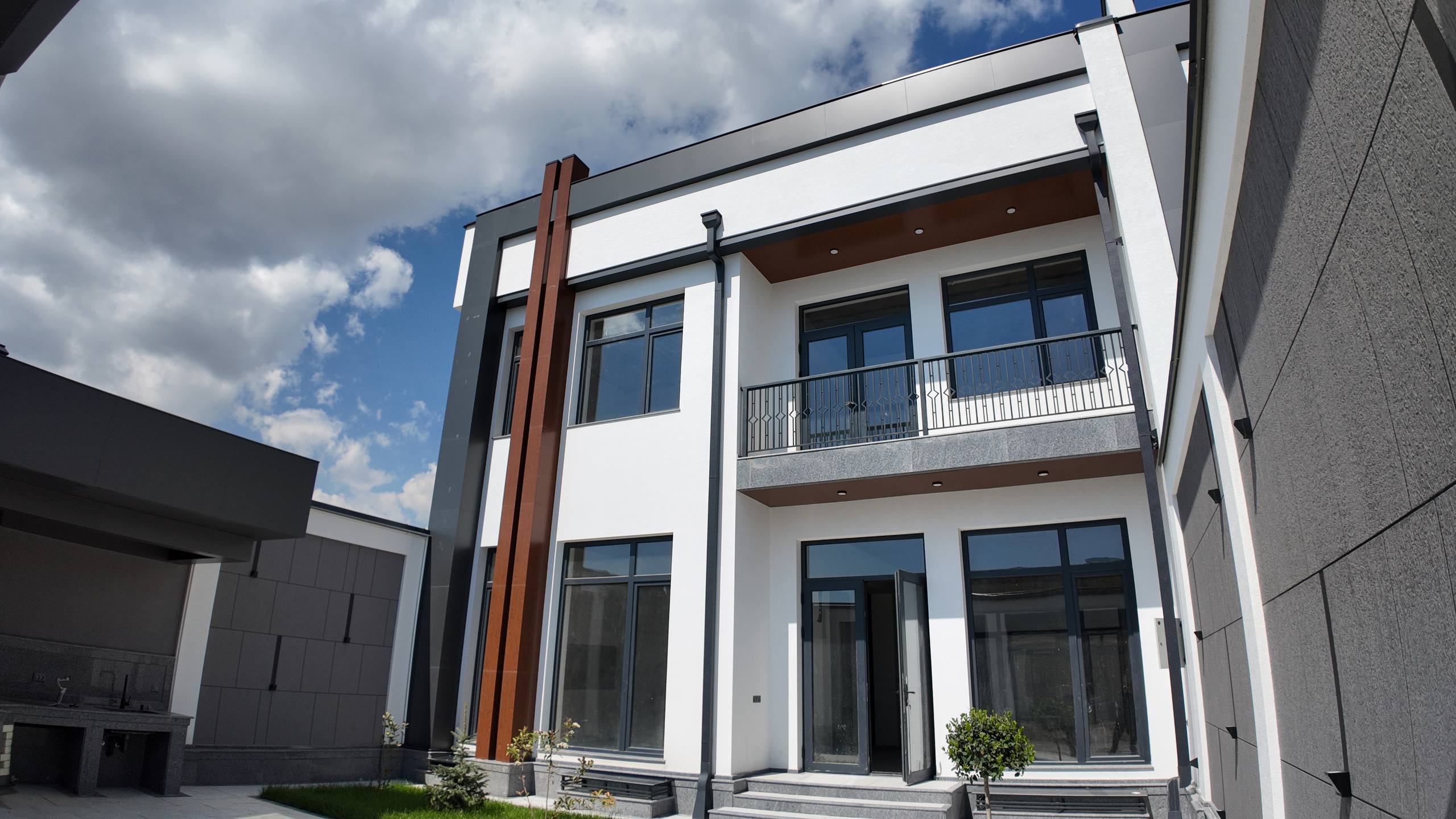 Kibrayda yangi uy — kenglik, sifat va shinamlik bir joyda