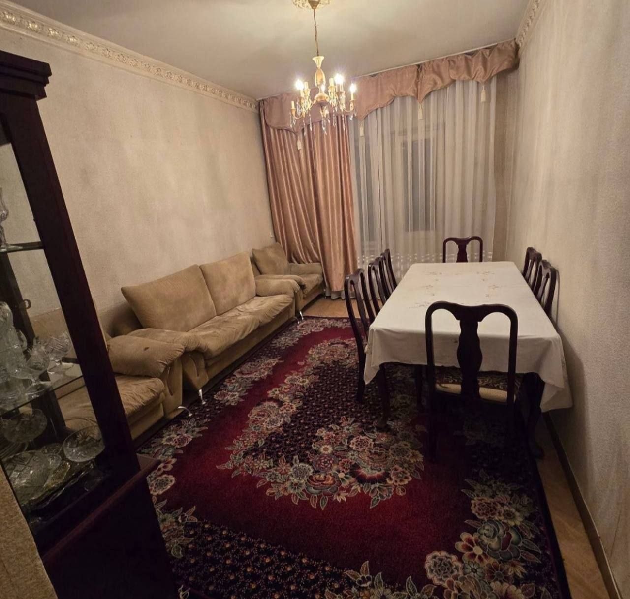 Высокопотолочный дом 2-комнатная квартира Чиланзар, 1 квартал