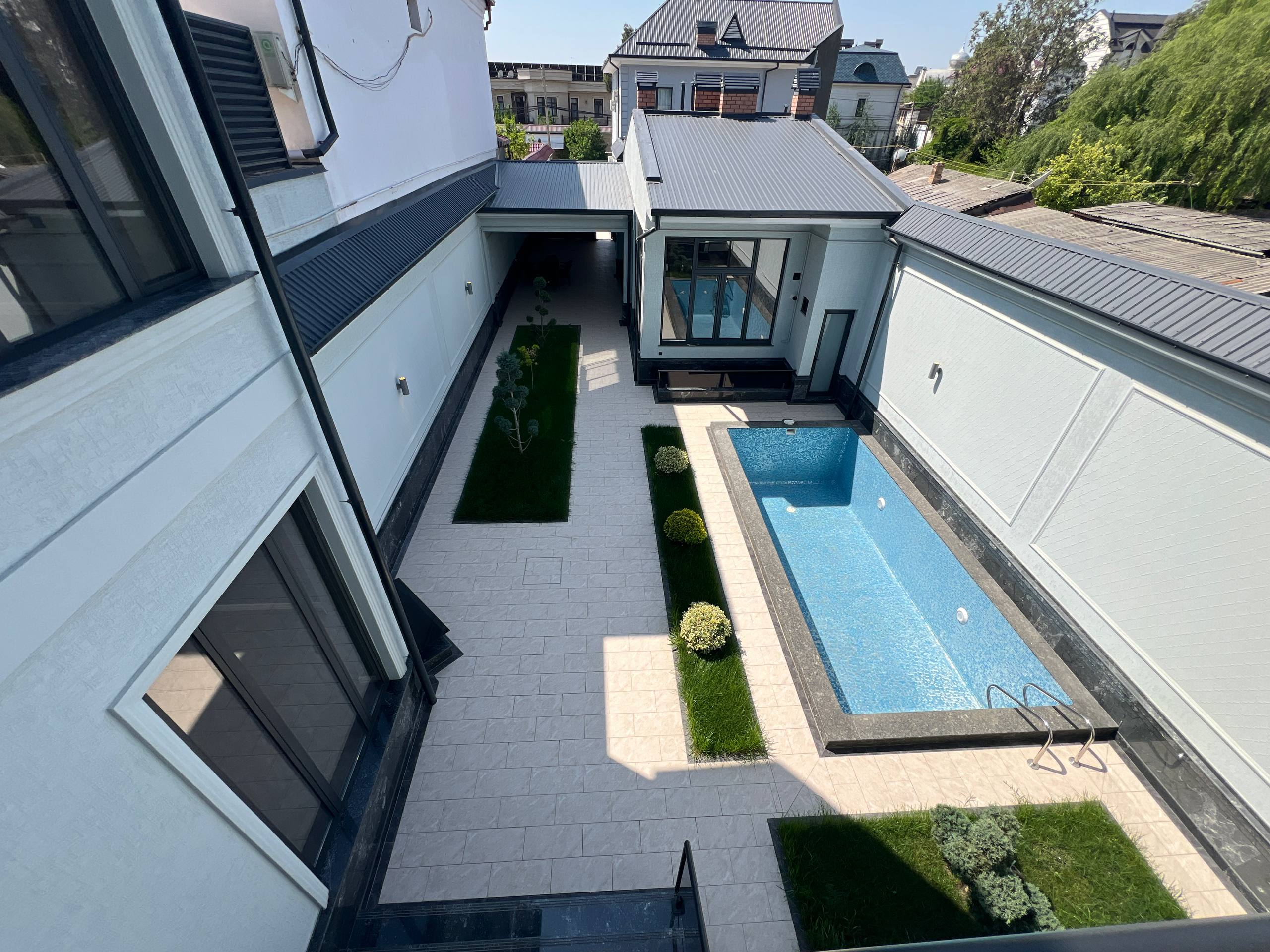 Дом в центре Луначарского 5 соток — 600 м², бассейн, 3 уровня