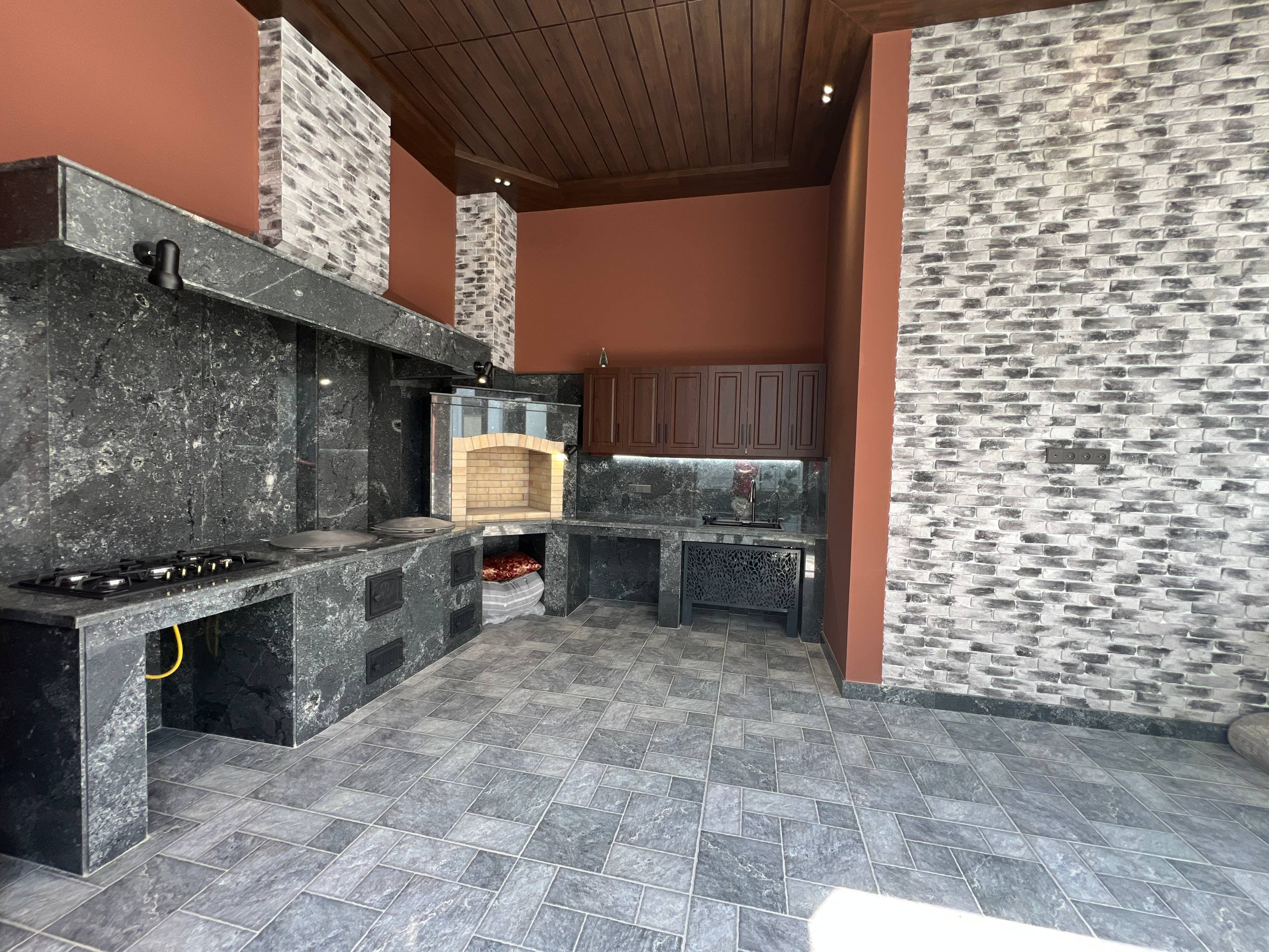 Дом в центре Луначарского 5 соток — 600 м², бассейн, 3 уровня