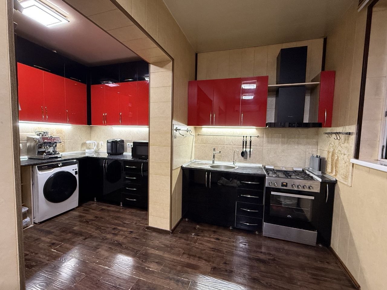 4-комнатная квартира на 7 этаже 9-этажного дома в Сергели-8.