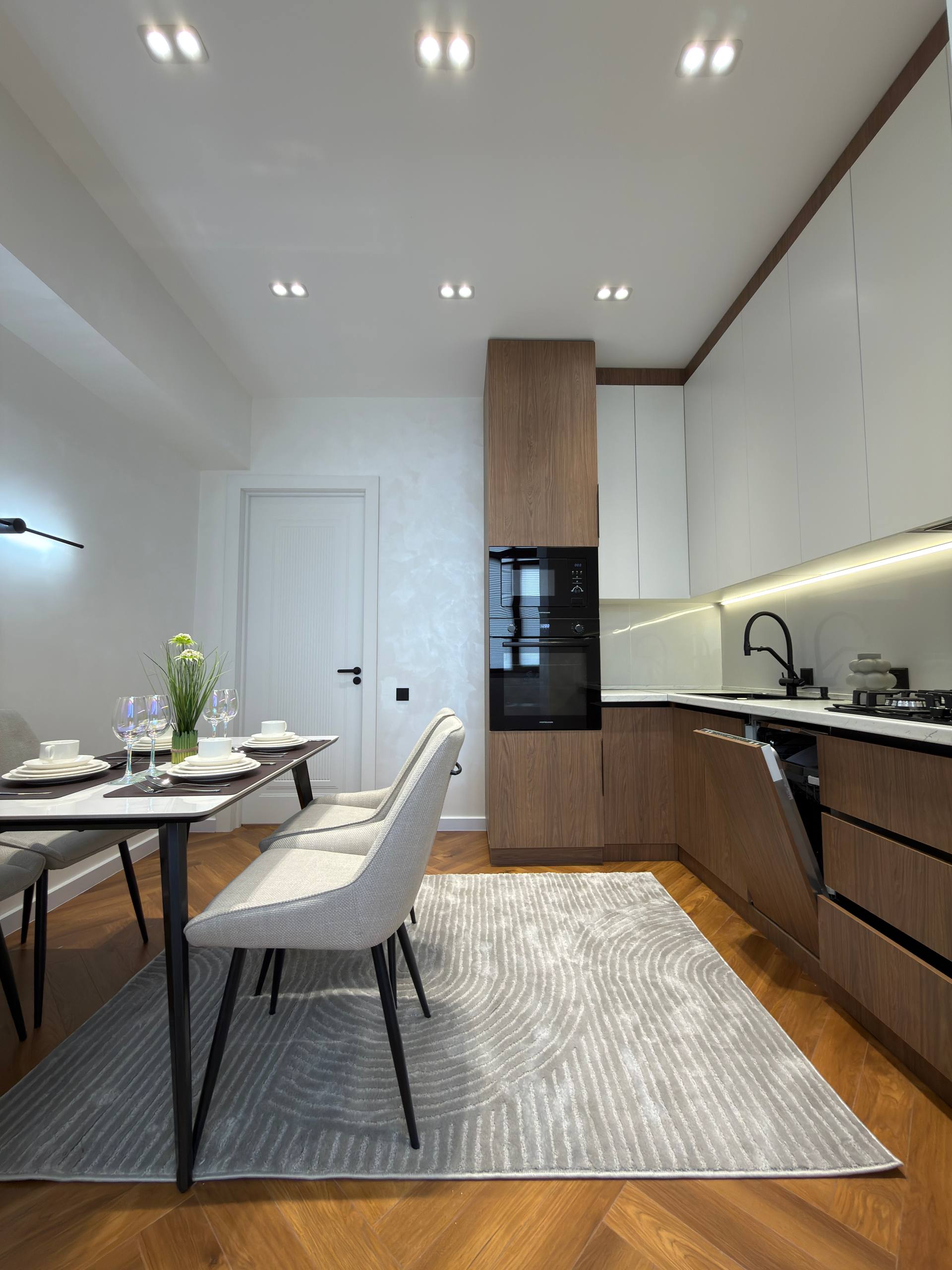 просторная 4-комнатная квартира с отдельной кухней в современном жилом комплексе Poytaxt Residence