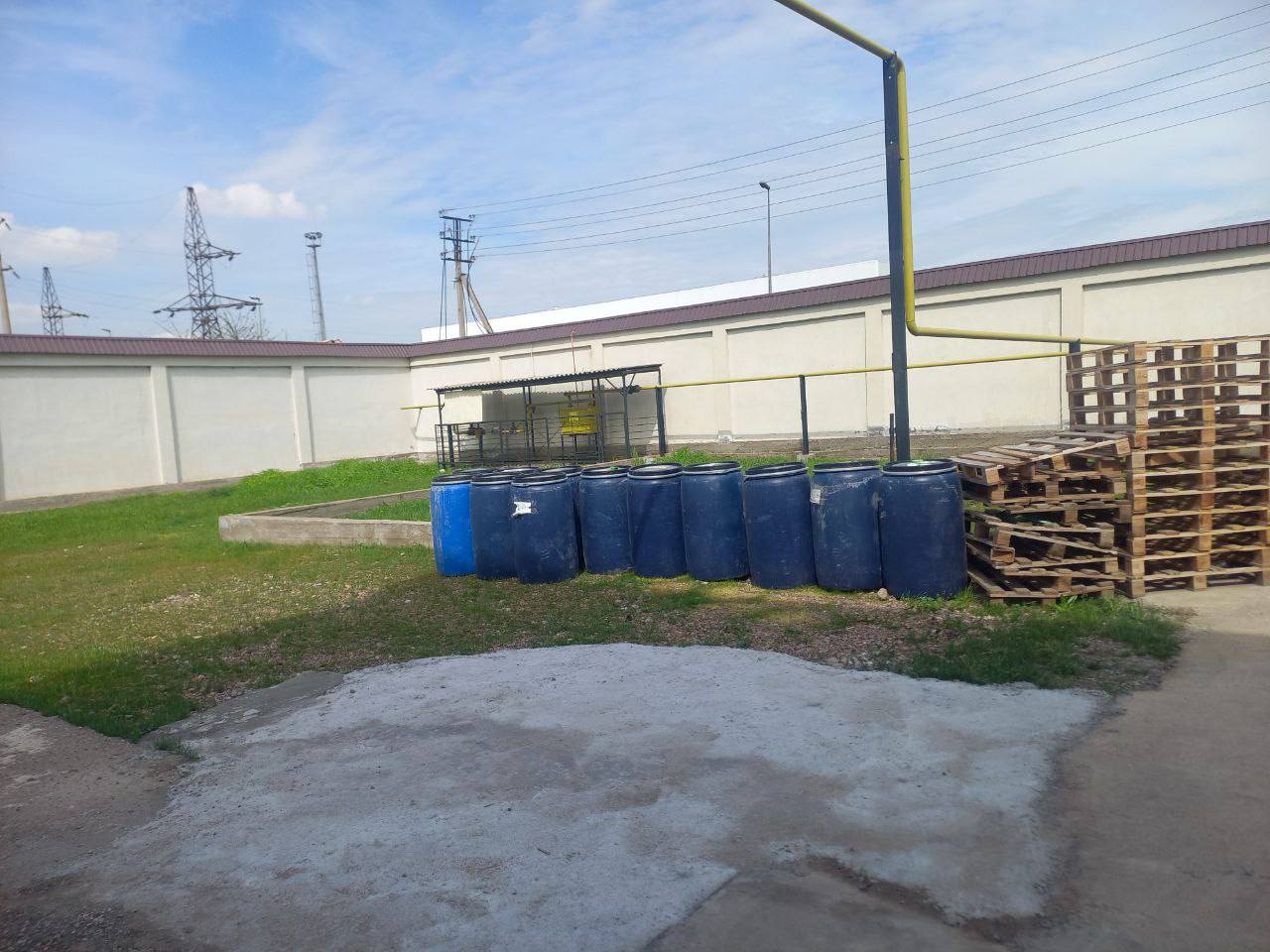 Продаётся производственно-складская база с приватизированным земельным участком в Бектемирском районе Ташкента