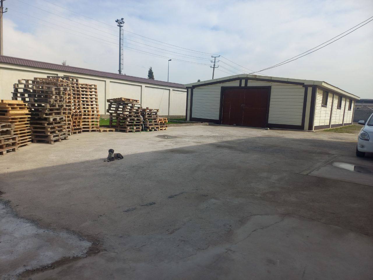 Продаётся производственно-складская база с приватизированным земельным участком в Бектемирском районе Ташкента