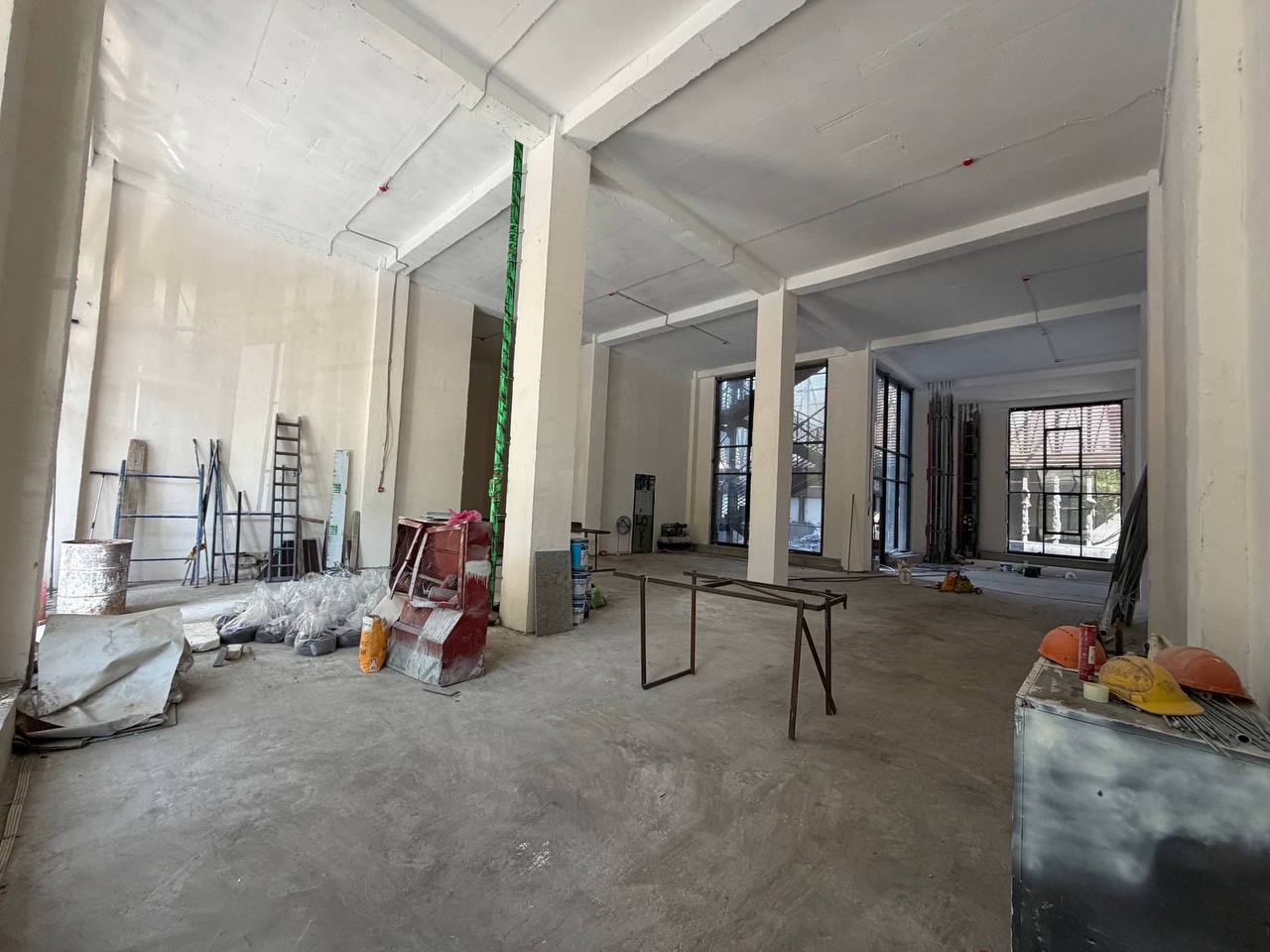 Сдаётся коммерческое помещение на первой линии Сайрам