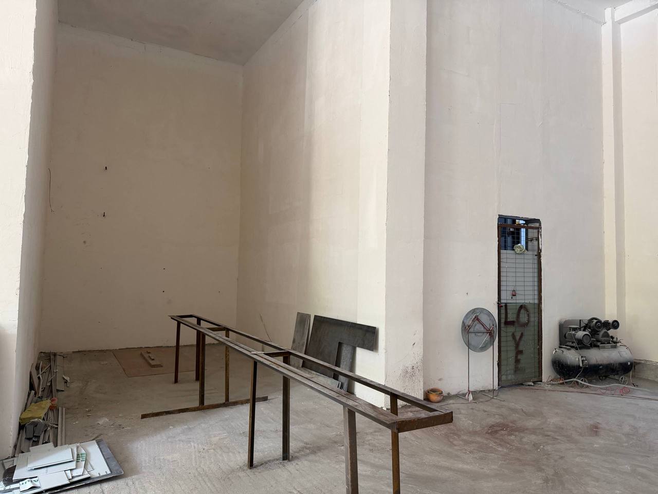 Сдаётся коммерческое помещение на первой линии Сайрам