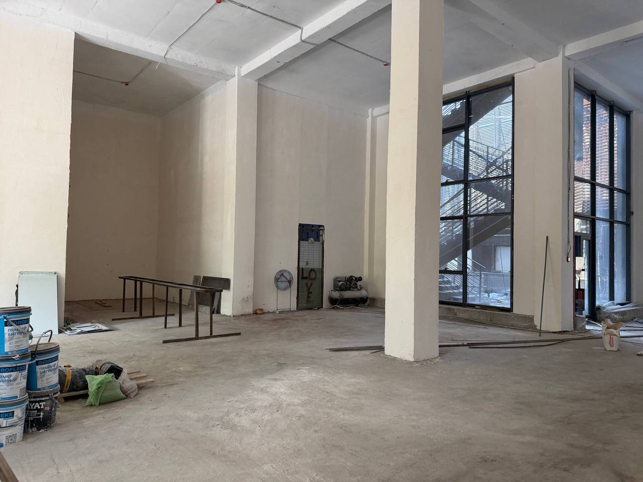 Сдаётся коммерческое помещение на первой линии Сайрам