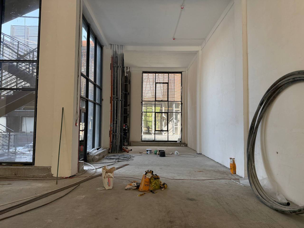 Сдаётся коммерческое помещение на первой линии Сайрам