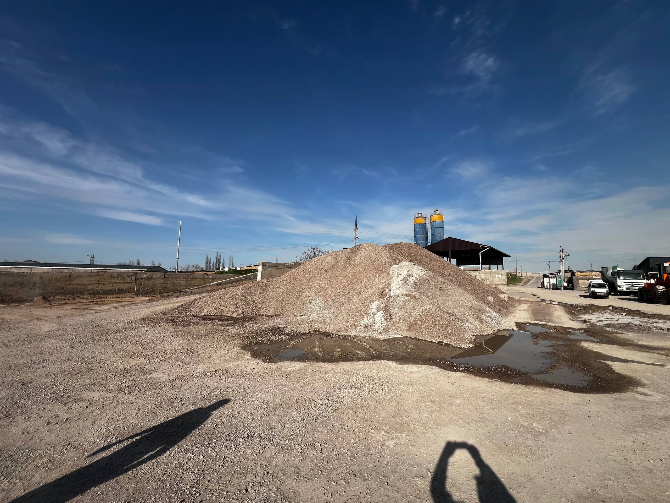 Kibroyda baza, tayyor biznes — sement ishlab chiqarish