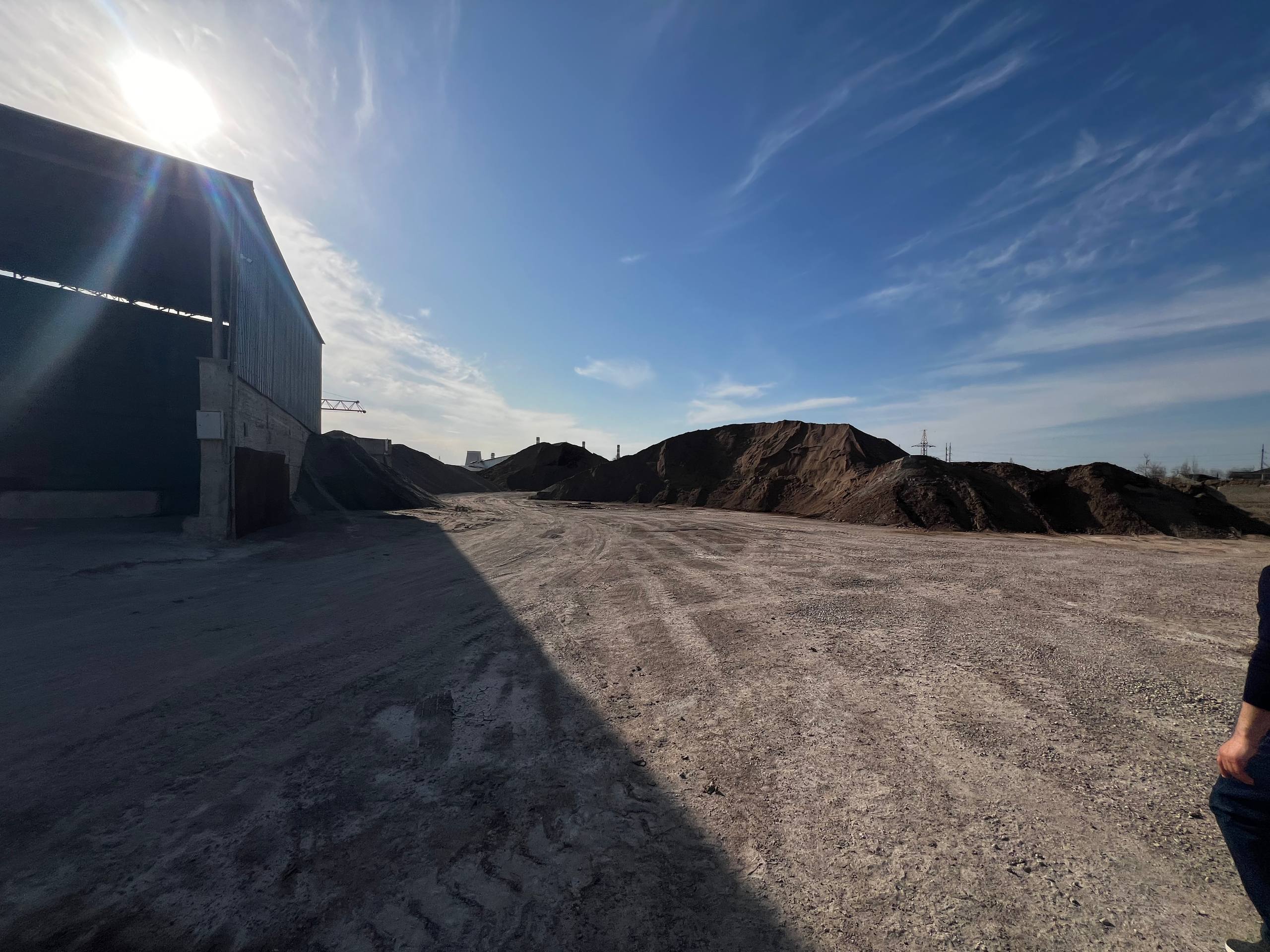 Kibroyda baza, tayyor biznes — sement ishlab chiqarish