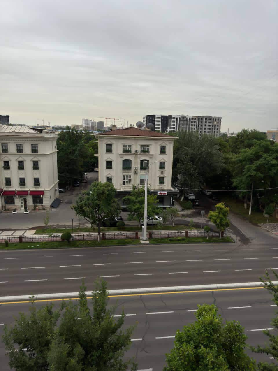 Нукусская 3-комнатная квартира , Гламур