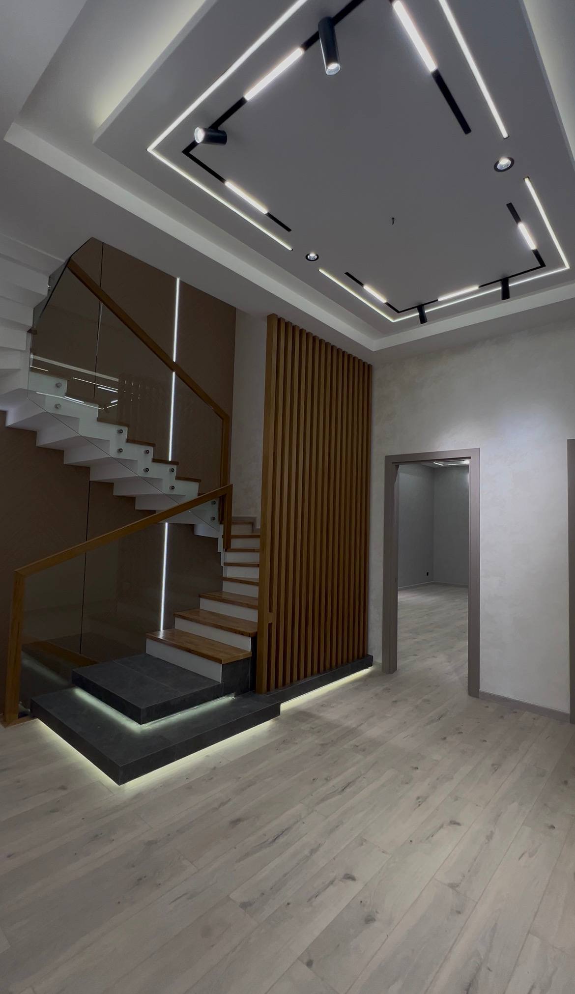 Продаётся современный Hi-Tech дом с бассейном в Яккасарайском районе — 430 м²