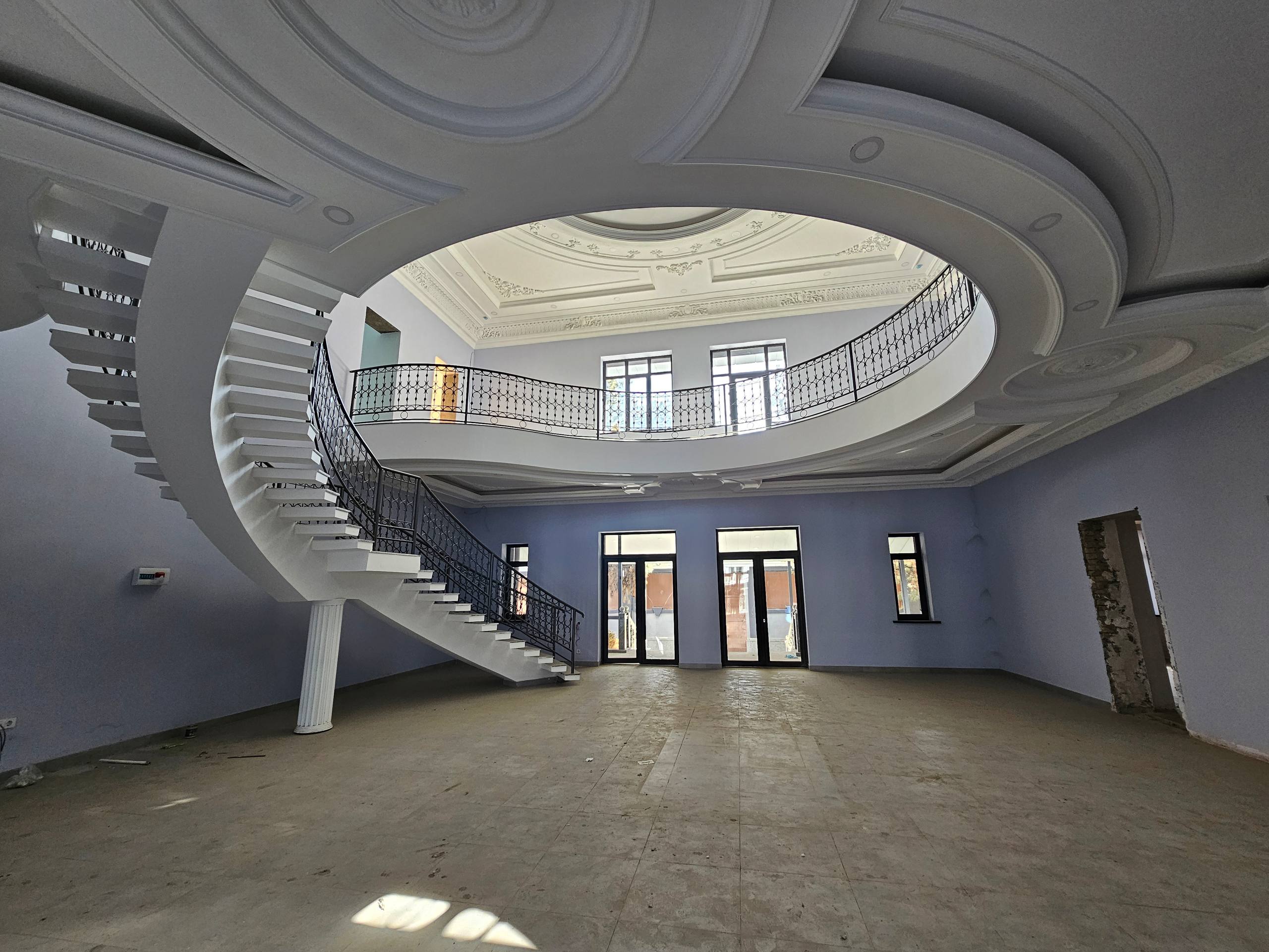 Коммерческая недвижимость в Алмазарском р-н 19 соток с застройкой 2300 м²