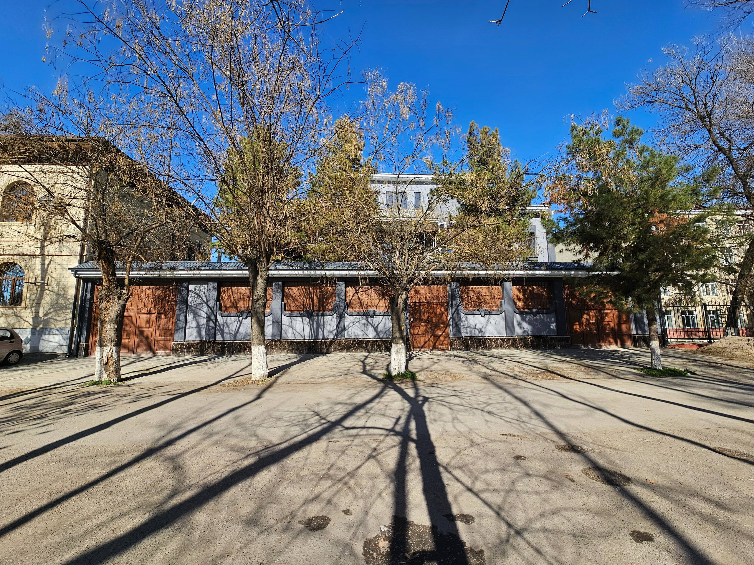 Коммерческая недвижимость в Алмазарском р-н 19 соток с застройкой 2300 м²