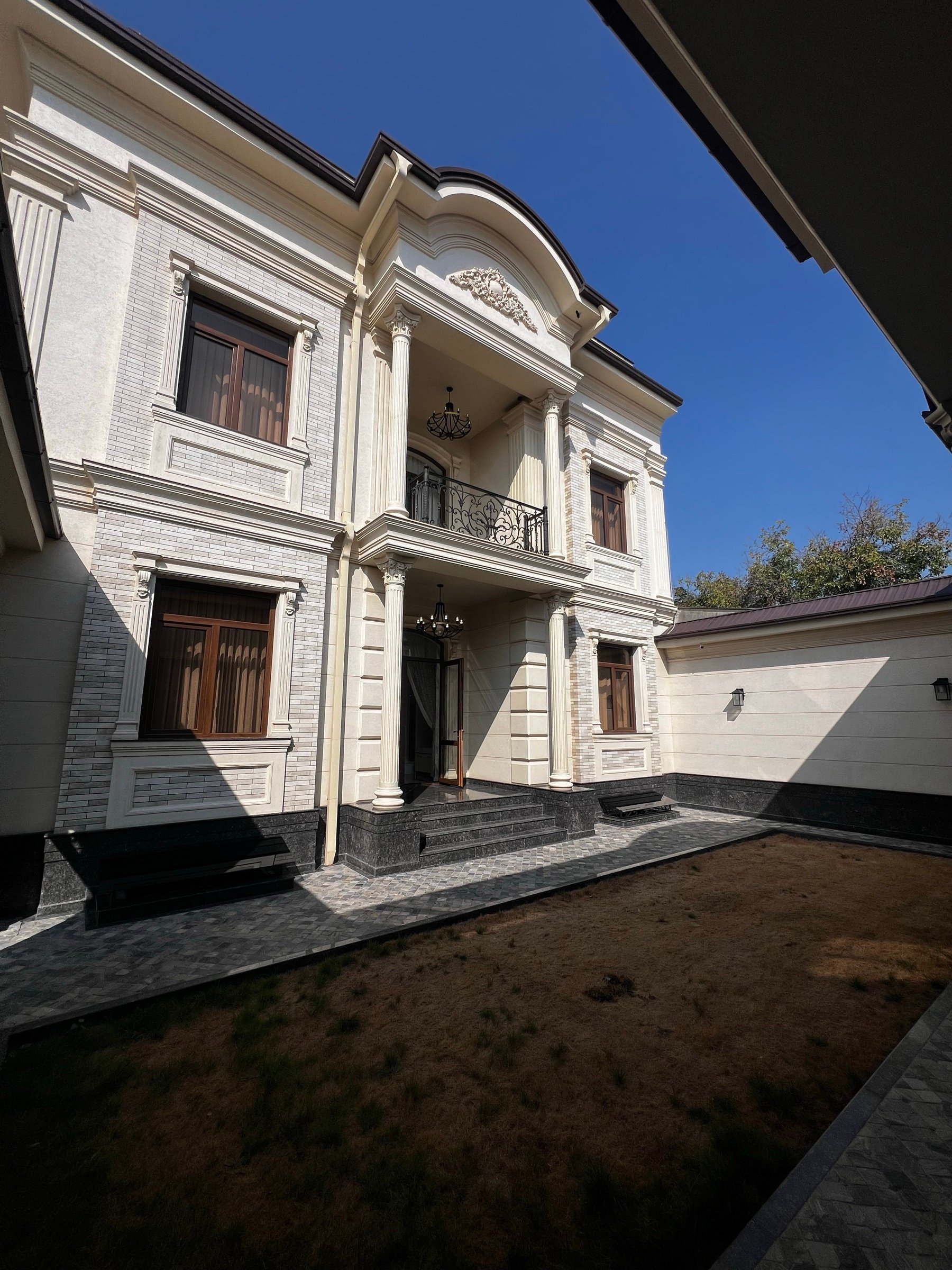 Премиальный особняк 500 м² с бассейном на Луначарского